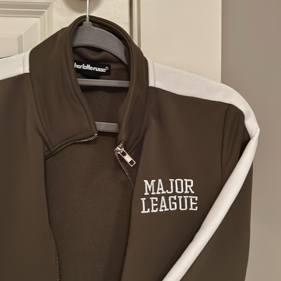 Cropped long sleeve zip up jacket. - Picture 4 of 5